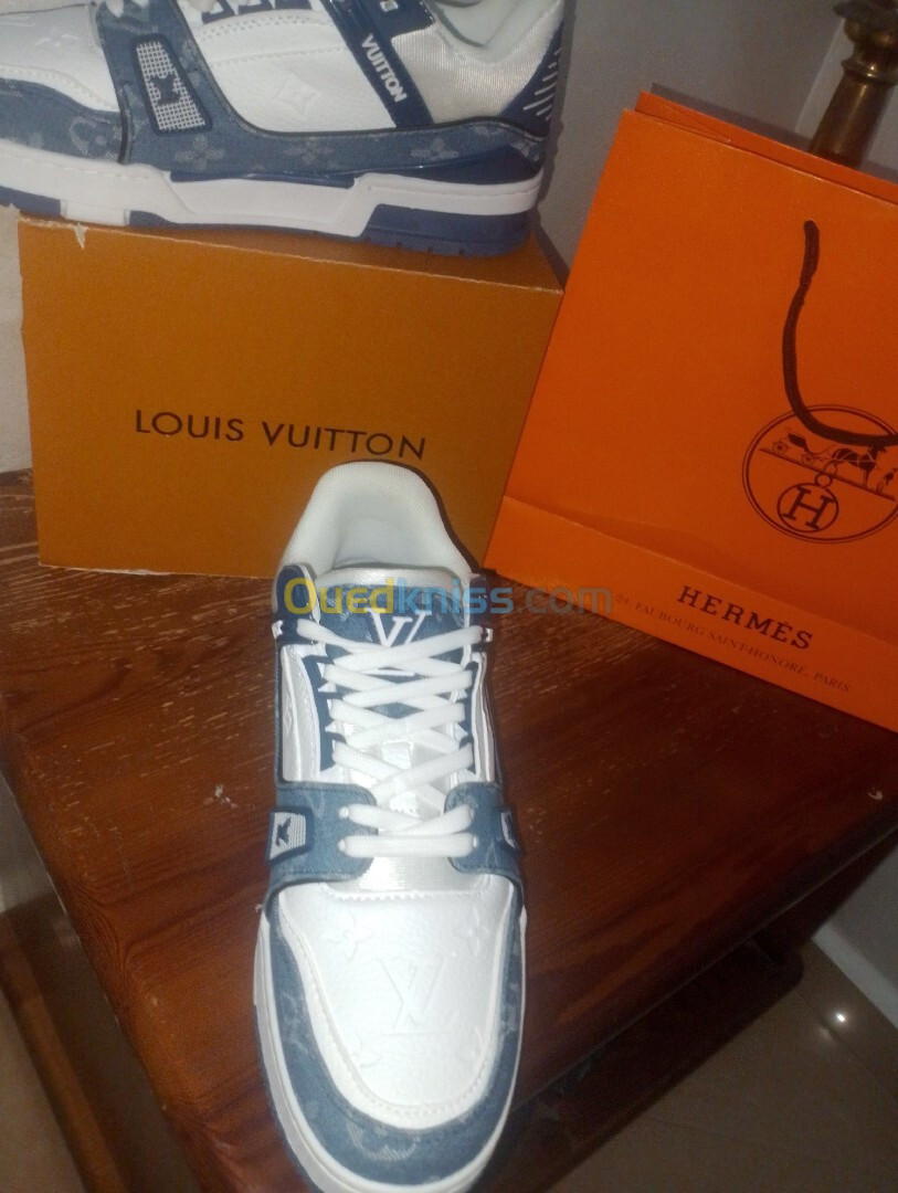 Louis Vuitton bleu & white