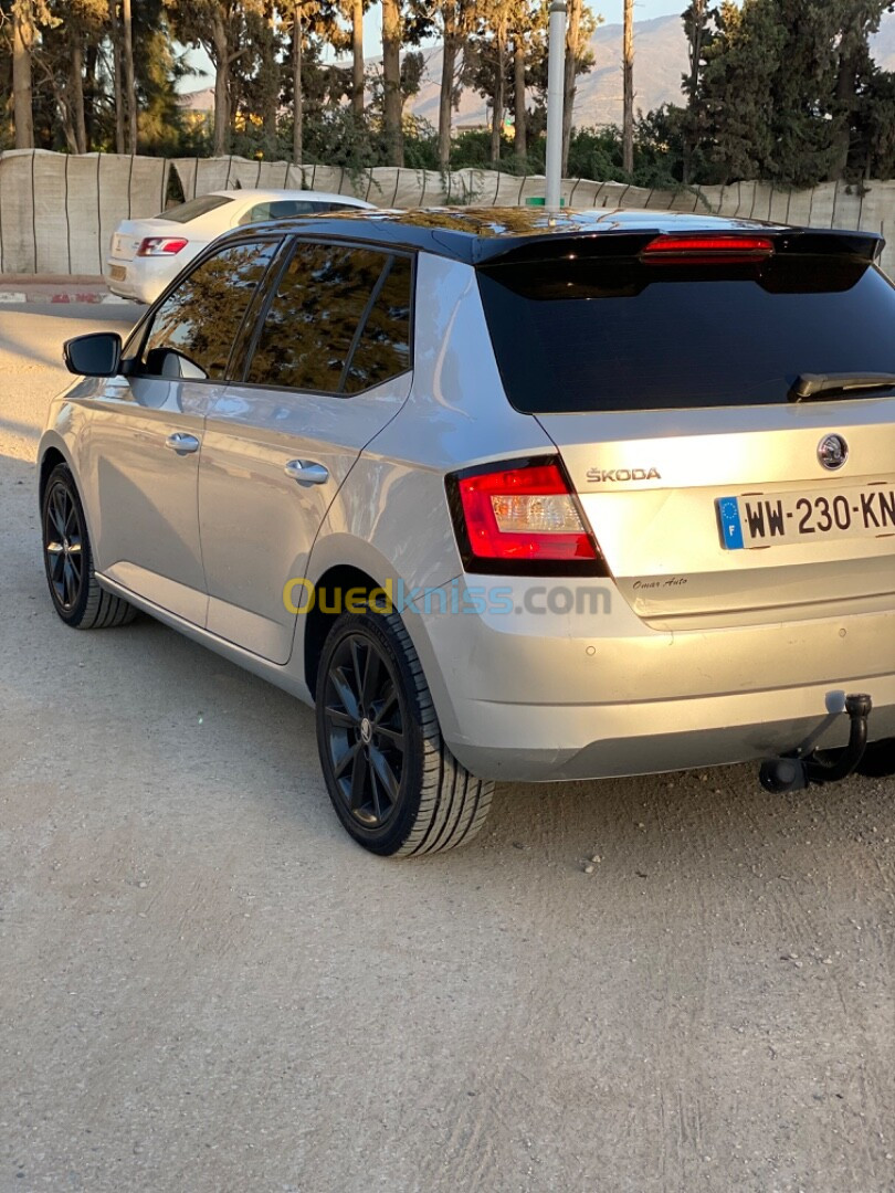 Skoda Fabia 2016 Style (avec toit panoramique)