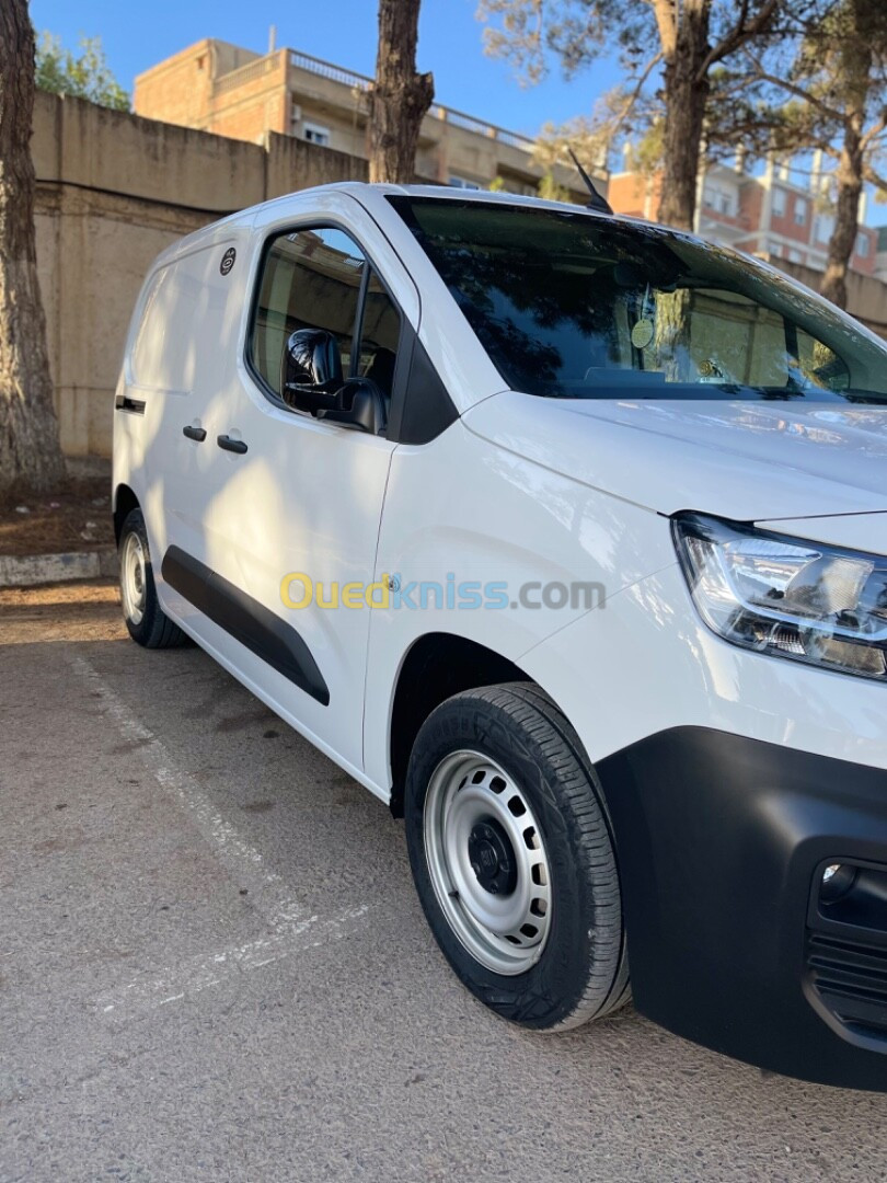 Fiat Doblo 2023 italien