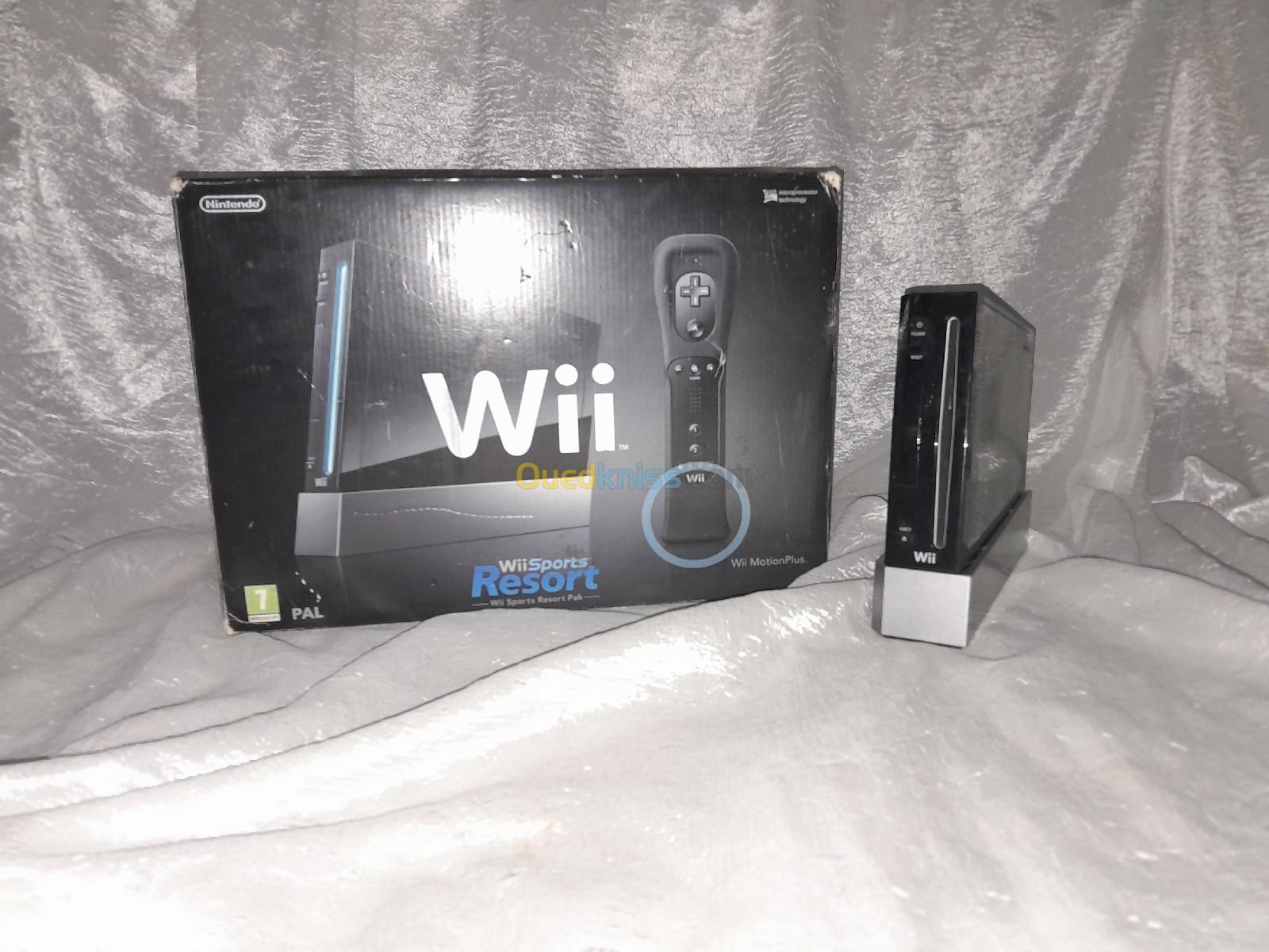 Wii avec 2 télécommande et 4 CD + un accessoire