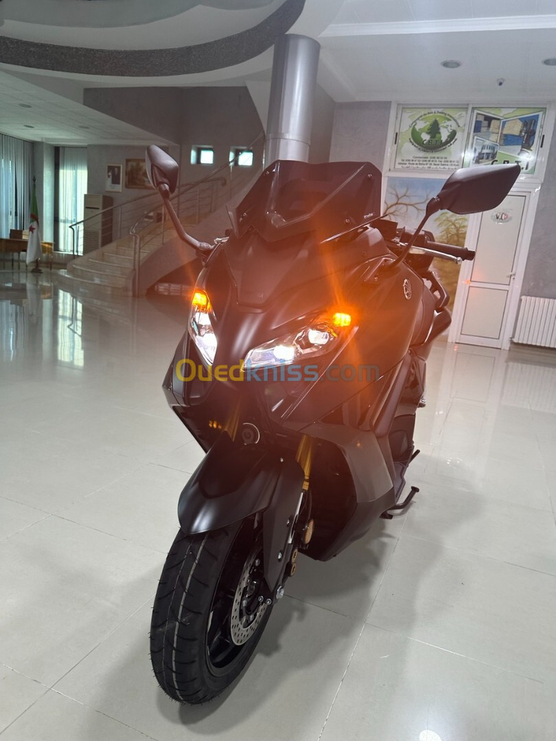 Yamaha Tmax 2024