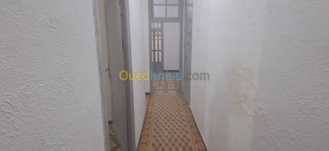 Location Appartement F4 Annaba Annaba