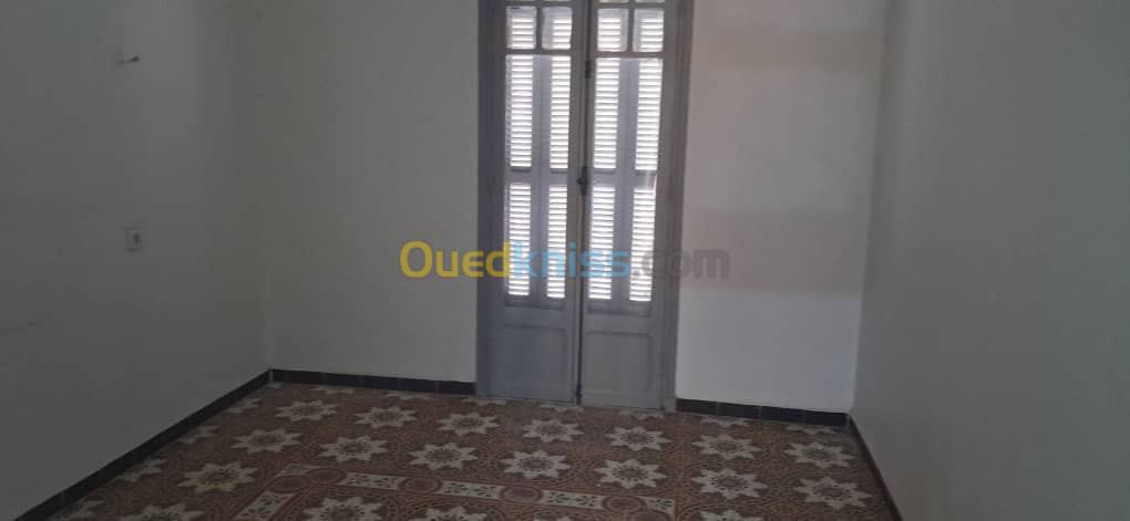 Location Appartement F4 Annaba Annaba