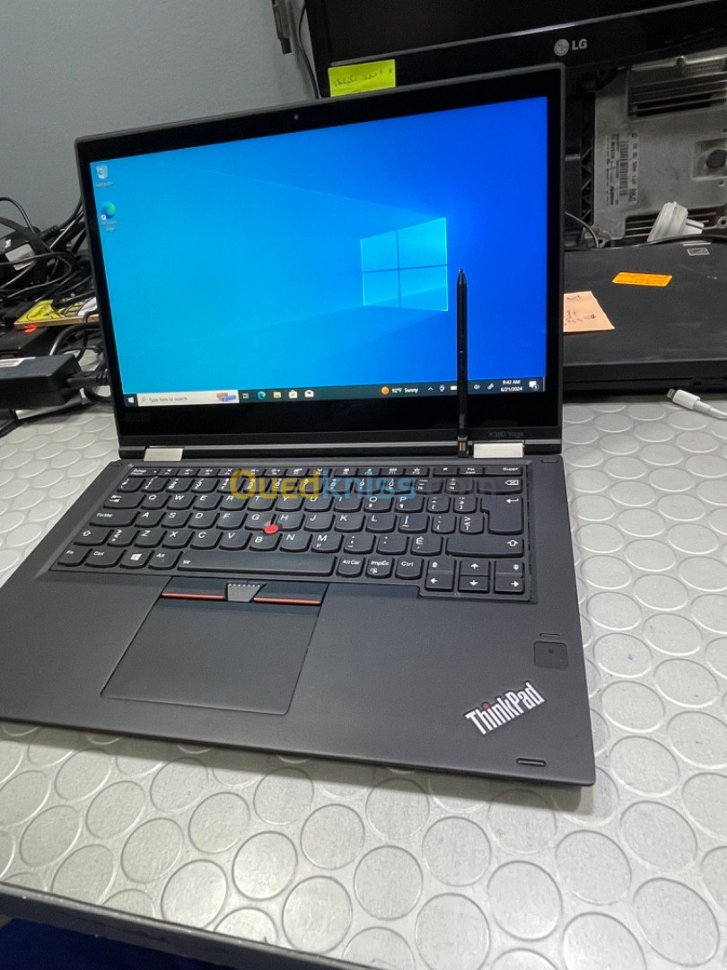 Lenovo YOGA x380  2en1 (pc- tablette) + stylo thinkpad / i5Vpro 8350U (up jusqu à 3.8GHz) / FHD 