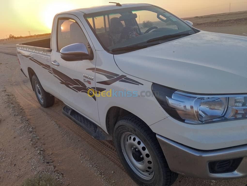 Toyota Hilux 1 cabine 4*4 2023 