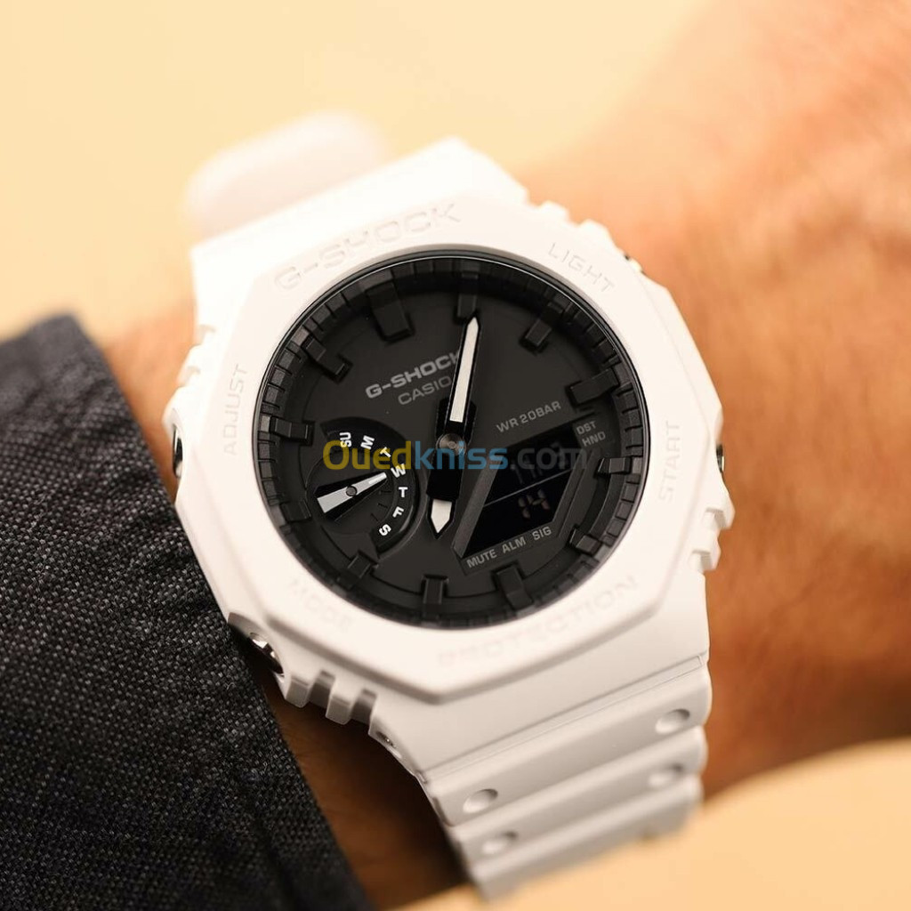 Montre Casio G-Shock Blanche Fond Noir  (التوصيل متوفر 58 ولاية )