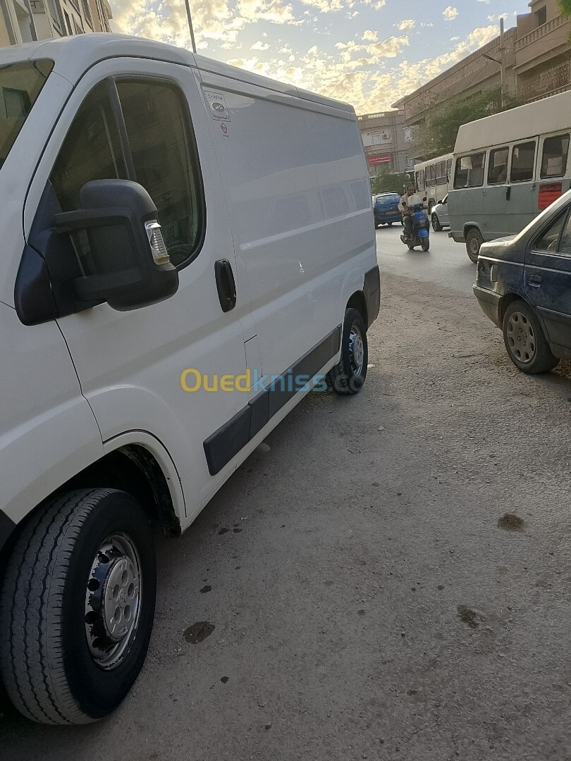 Peugeot بوكسور كانيش 2012 2012