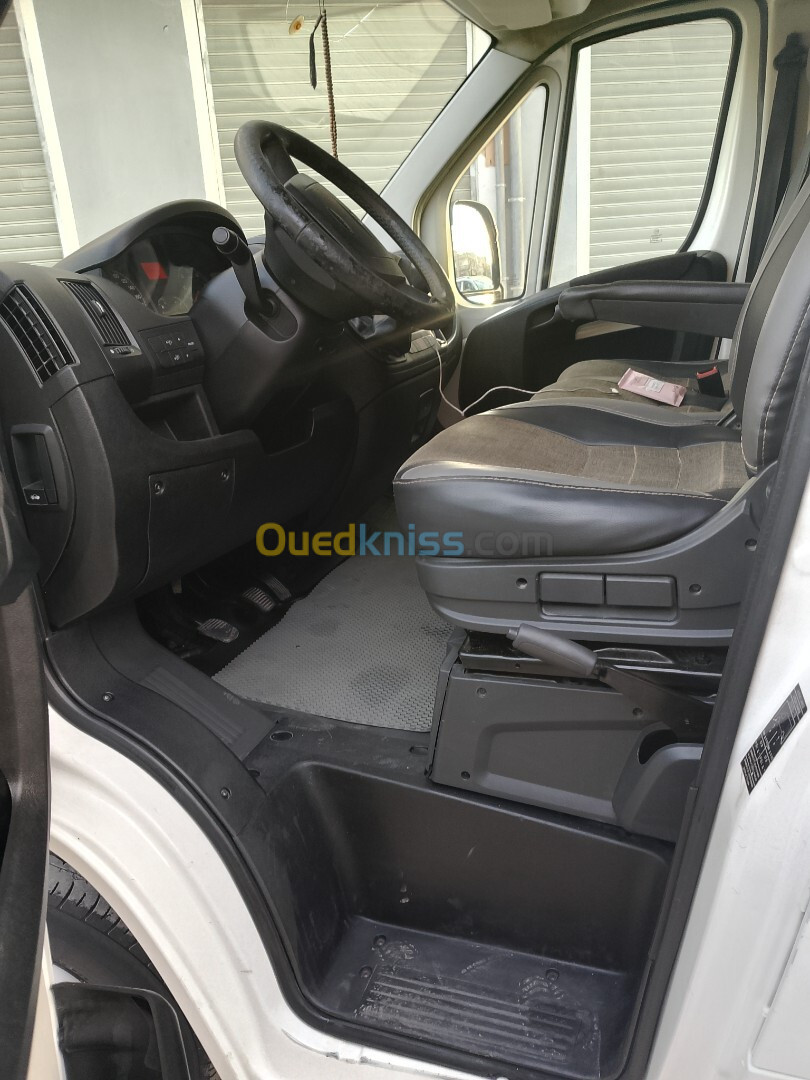 Peugeot بوكسور كانيش 2012 2012