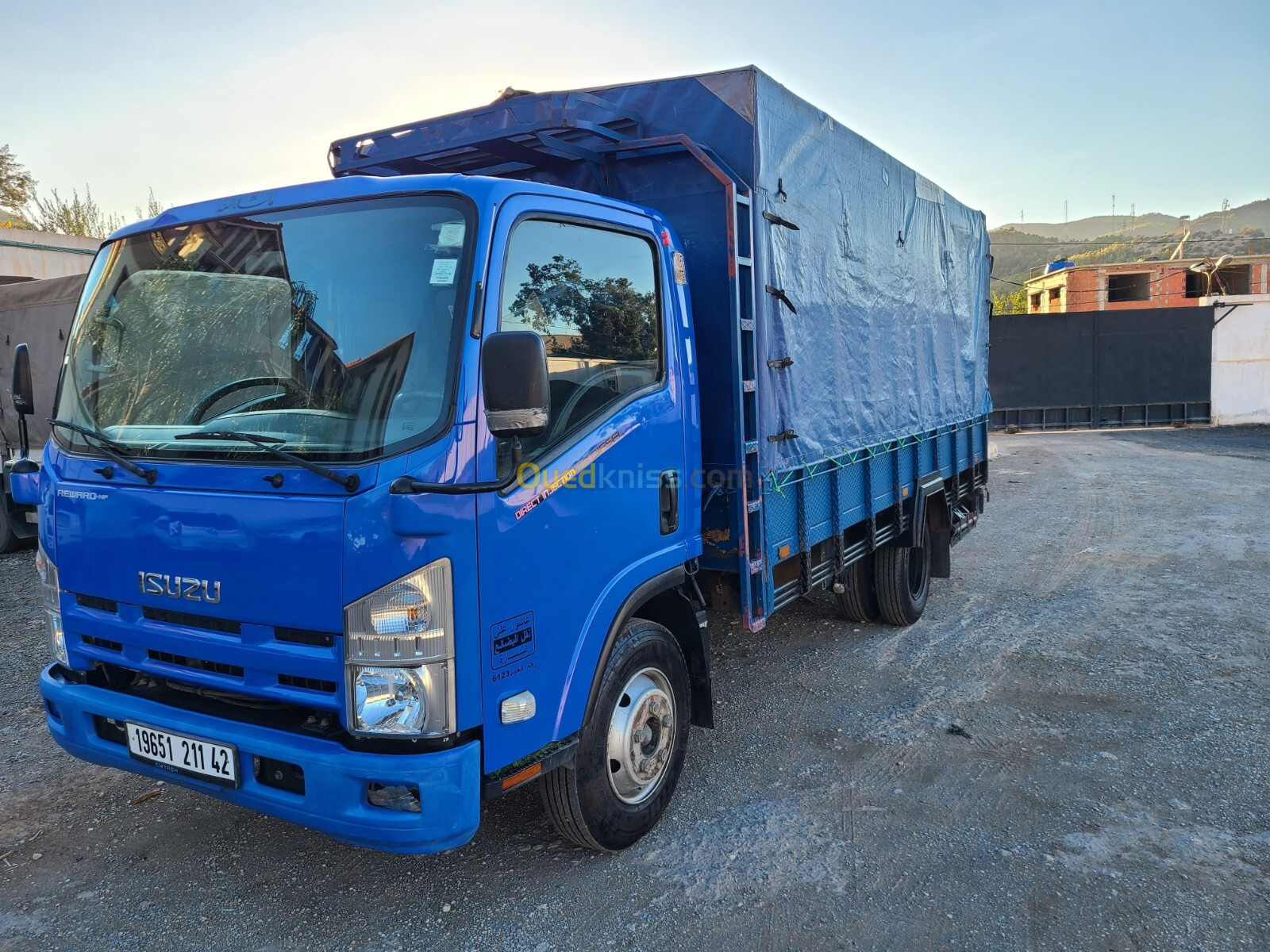 Isuzu NPR 2011