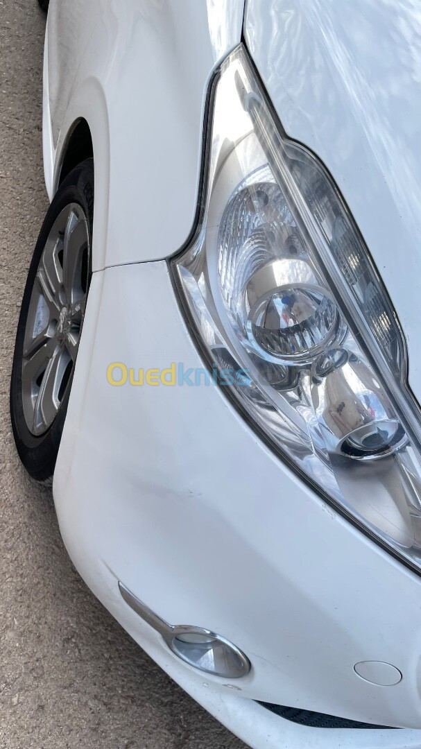 Peugeot 208 2015 Allure