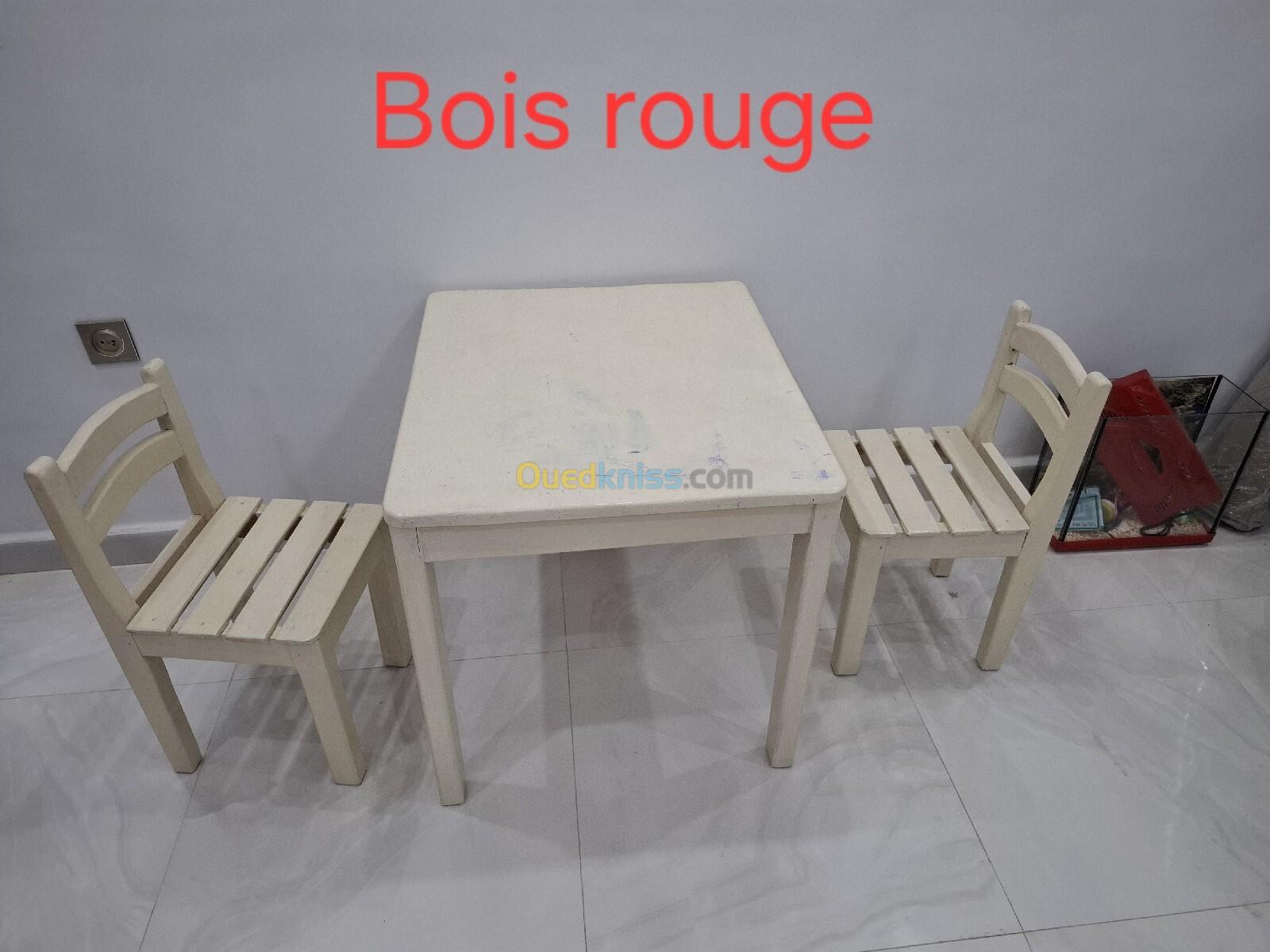 Table avec 2 chaises 