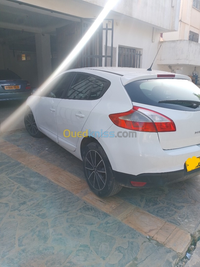 Renault Megane 3 2012 Play