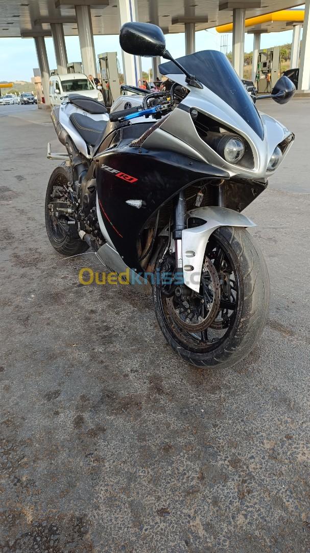 Yamaha R1 crossplane 2011