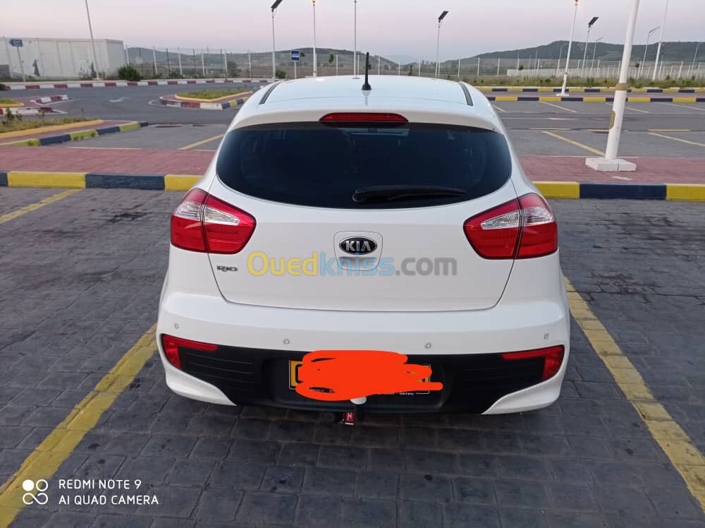 Kia Rio 5 portes 2015 Funny Facelift 