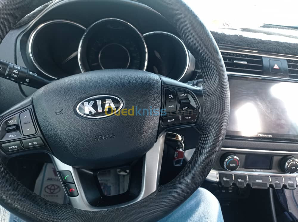 Kia Rio 5 portes 2015 Funny Facelift 