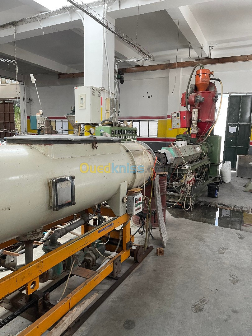 MACHINE EXTRUDEUSE TUBE PEHD 