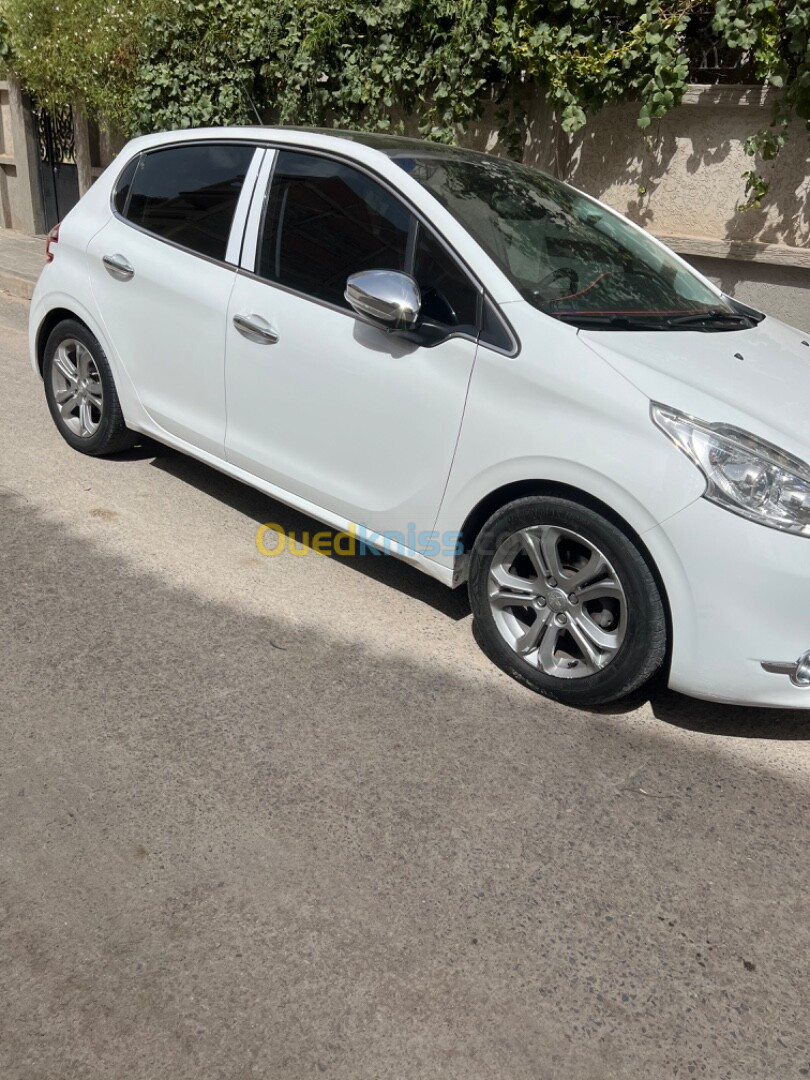 Peugeot 208 2015 