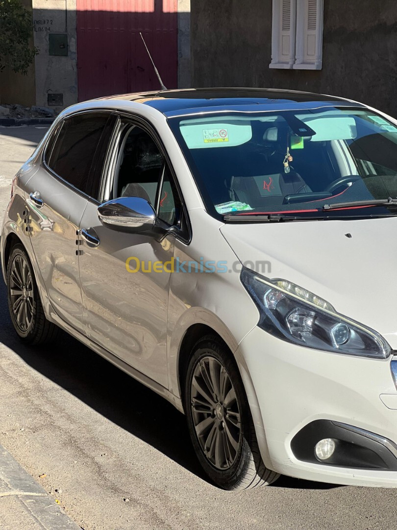 Peugeot 208 2015 Allure