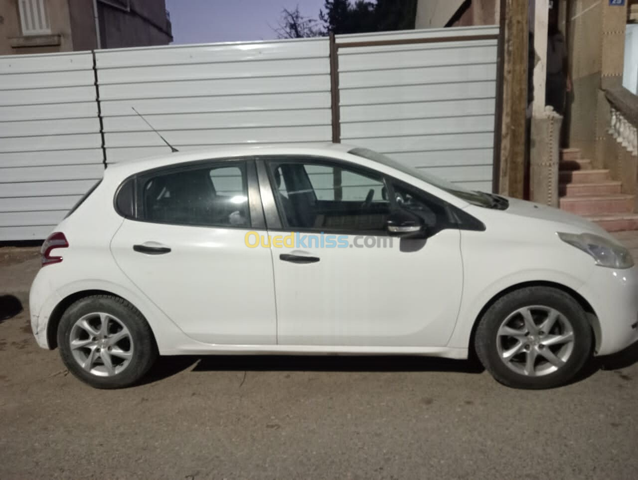 Peugeot 208 2015 Active Facelift