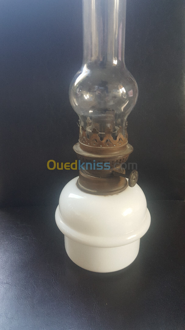 Lampe à pétrole Kinké en opaline 