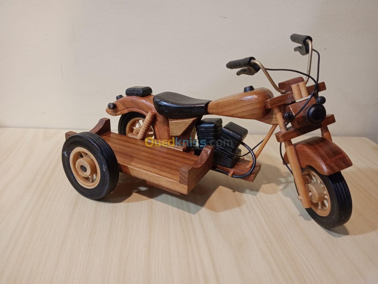 Grande Moto en bois avec side-car  