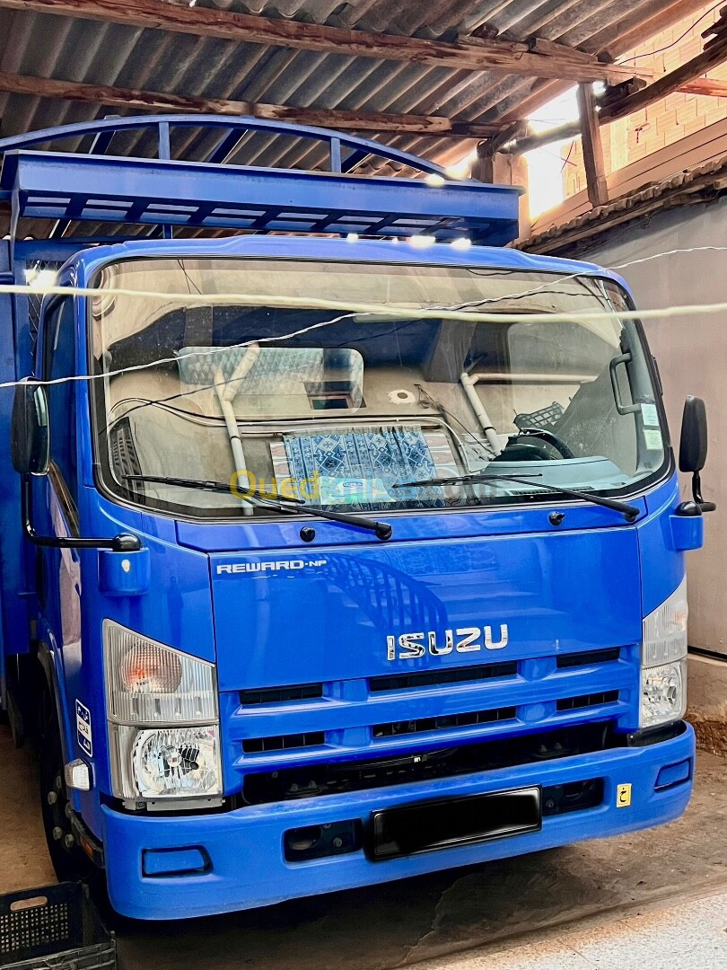 Isuzu Npr71 2013