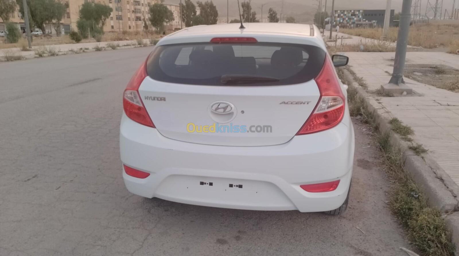 Hyundai Accent RB  4 portes 2012 Accent RB  4 portes