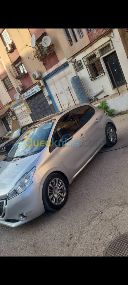 Peugeot 208 2015 Allure Facelift