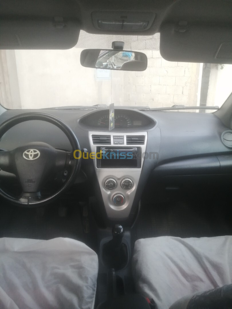 Toyota Yaris Sedan 2012 Baz clim