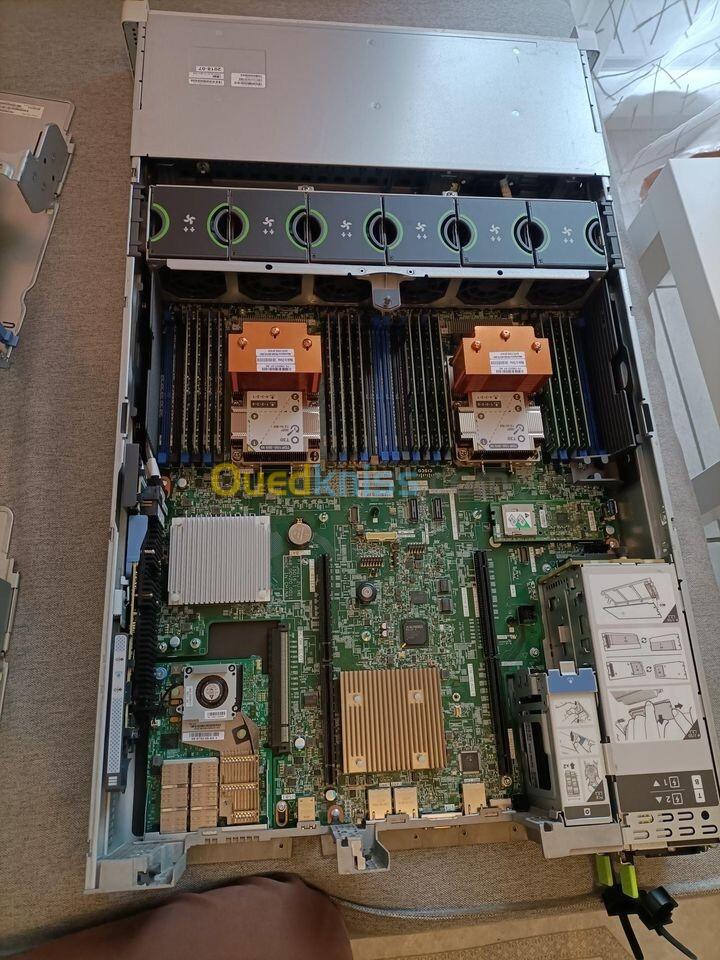 Serveur CISCO UCS C240 M5