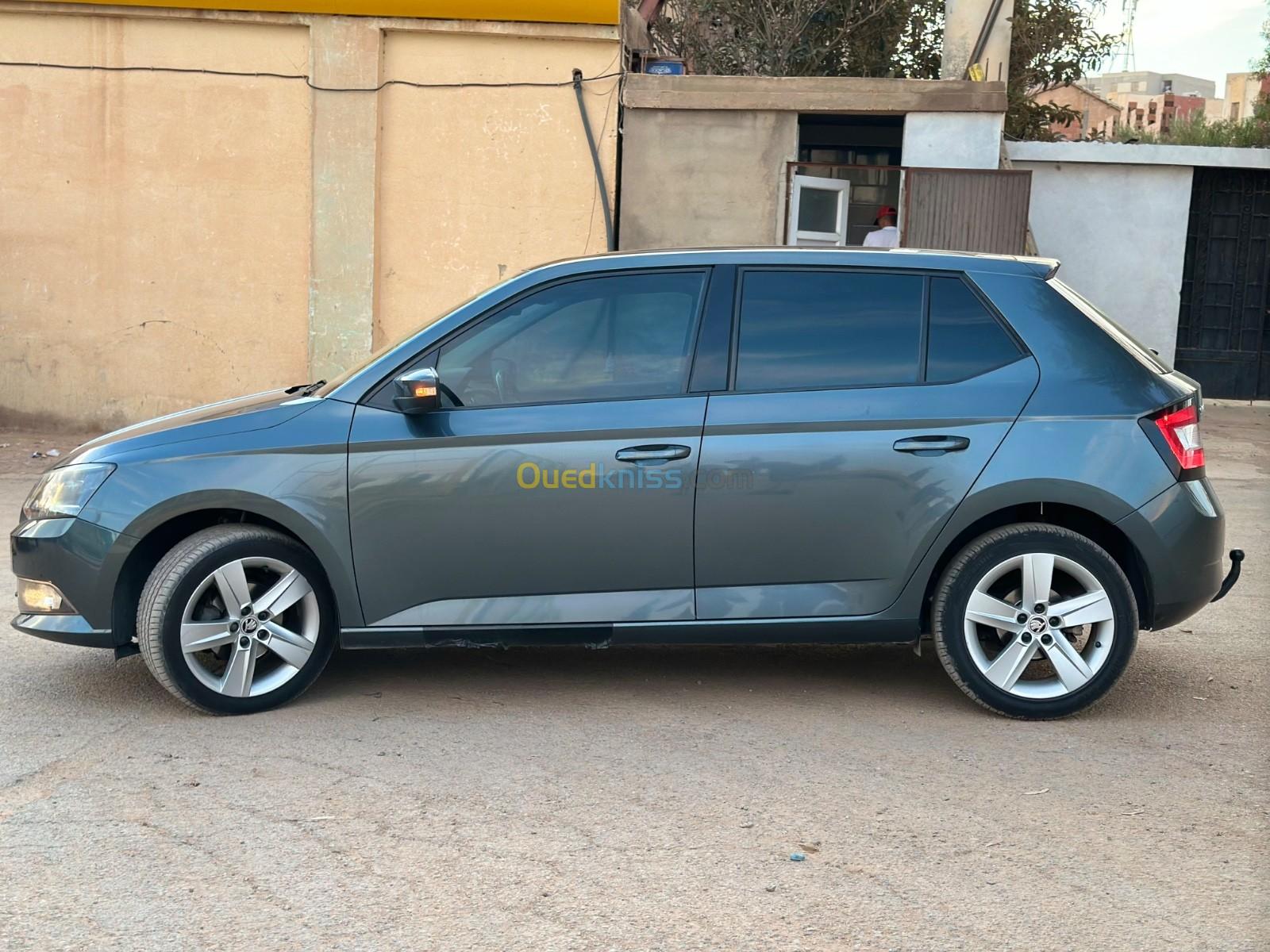 Skoda Fabia 2017 Style (avec toit panoramique)