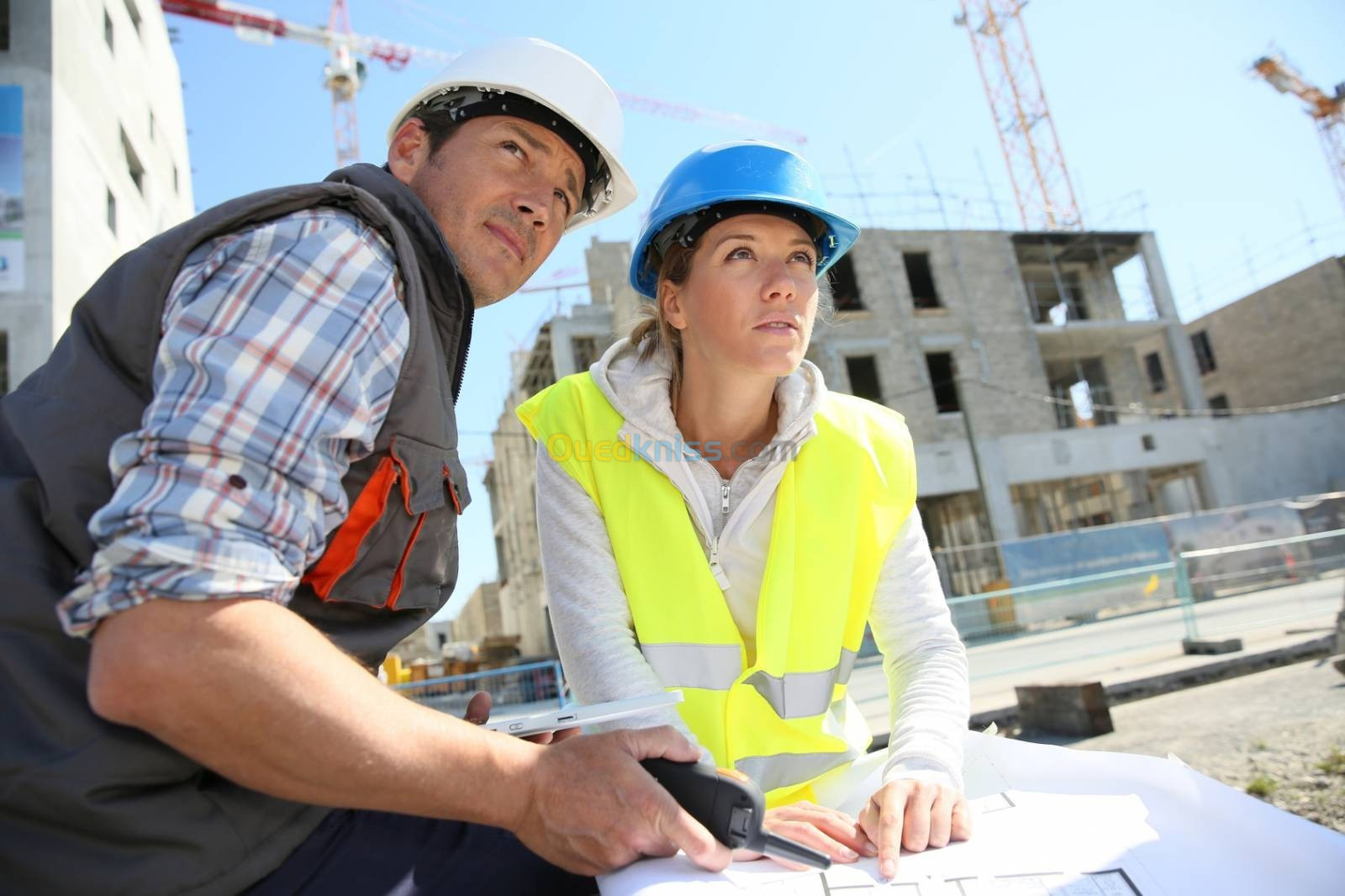 Entreprise de réalisation de travaux tout corps d'état  recrute des architectes  designers et chefs de projet.