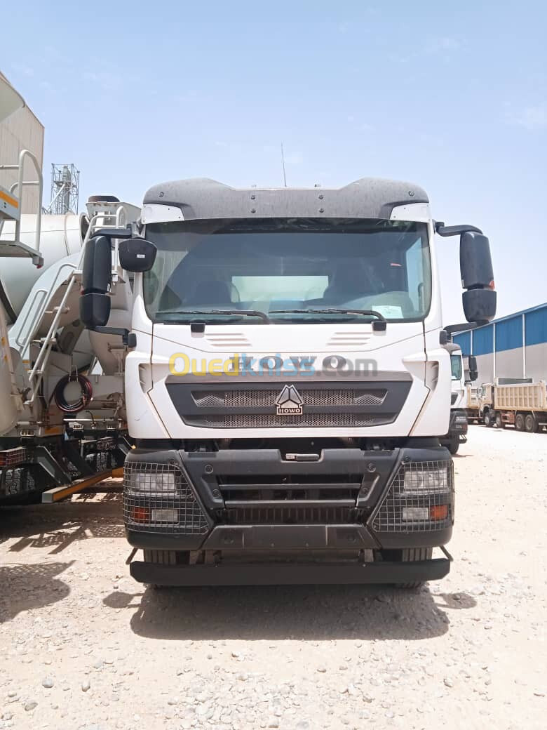 HOWO CAMION MALAXEUR 6X4 10M3 2024