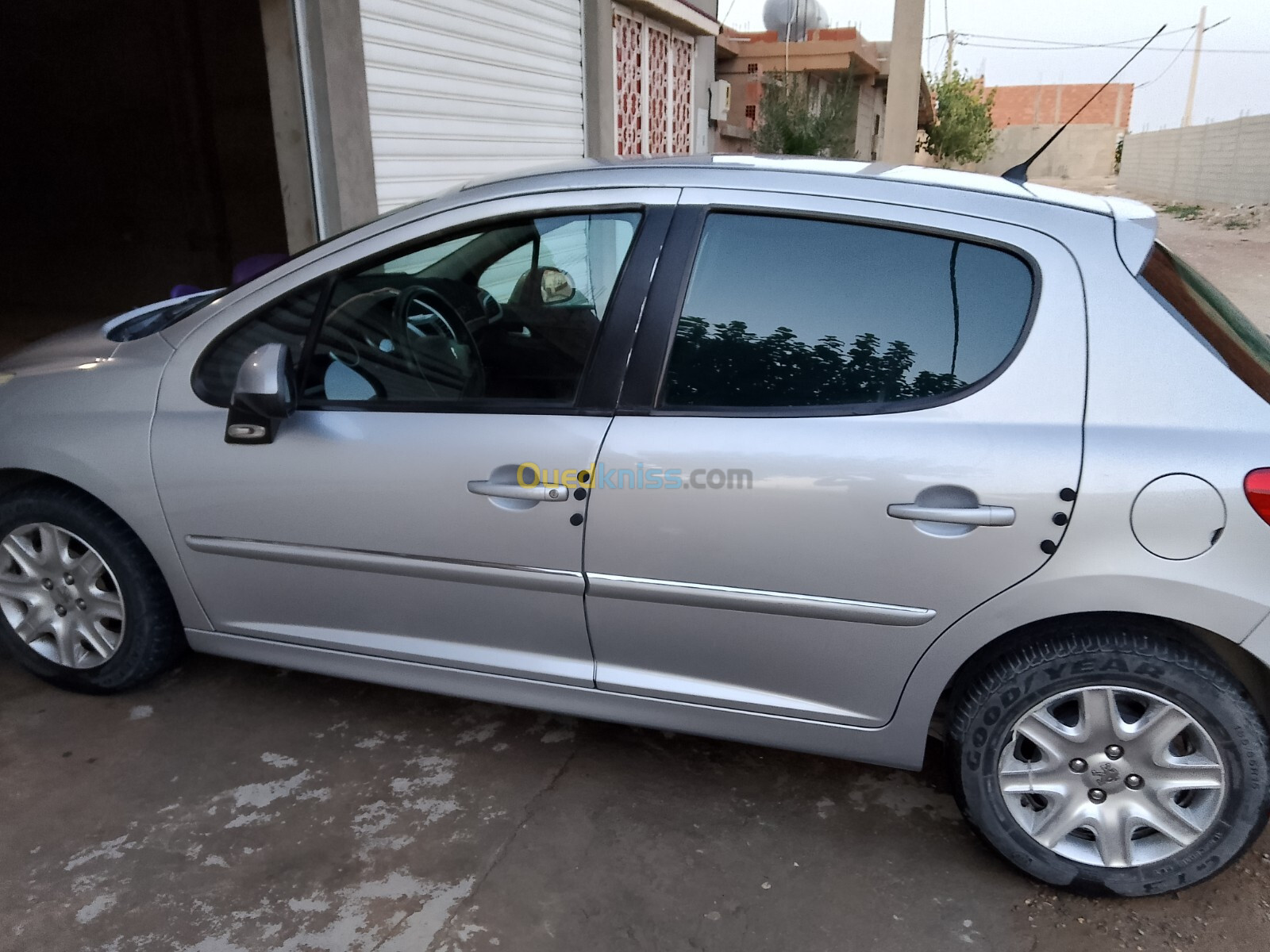 Peugeot 207 2012 Fennec