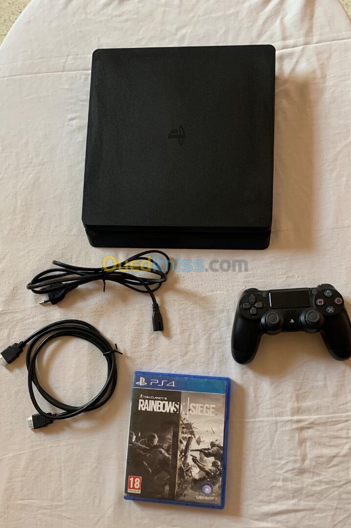 ps4 SLIM jamais ouvert avec les accessoires et manette original + cd rainbow six