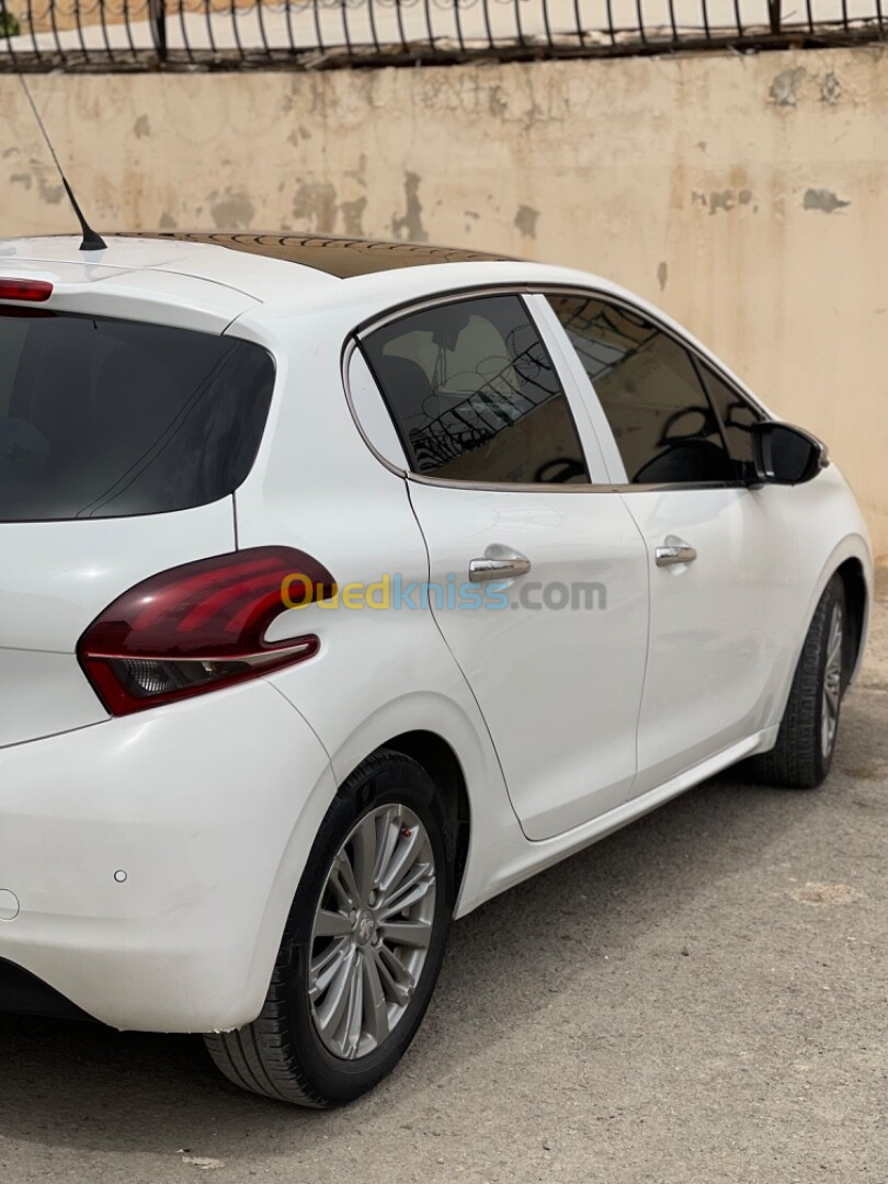 Peugeot 208 2015 Allure Facelift