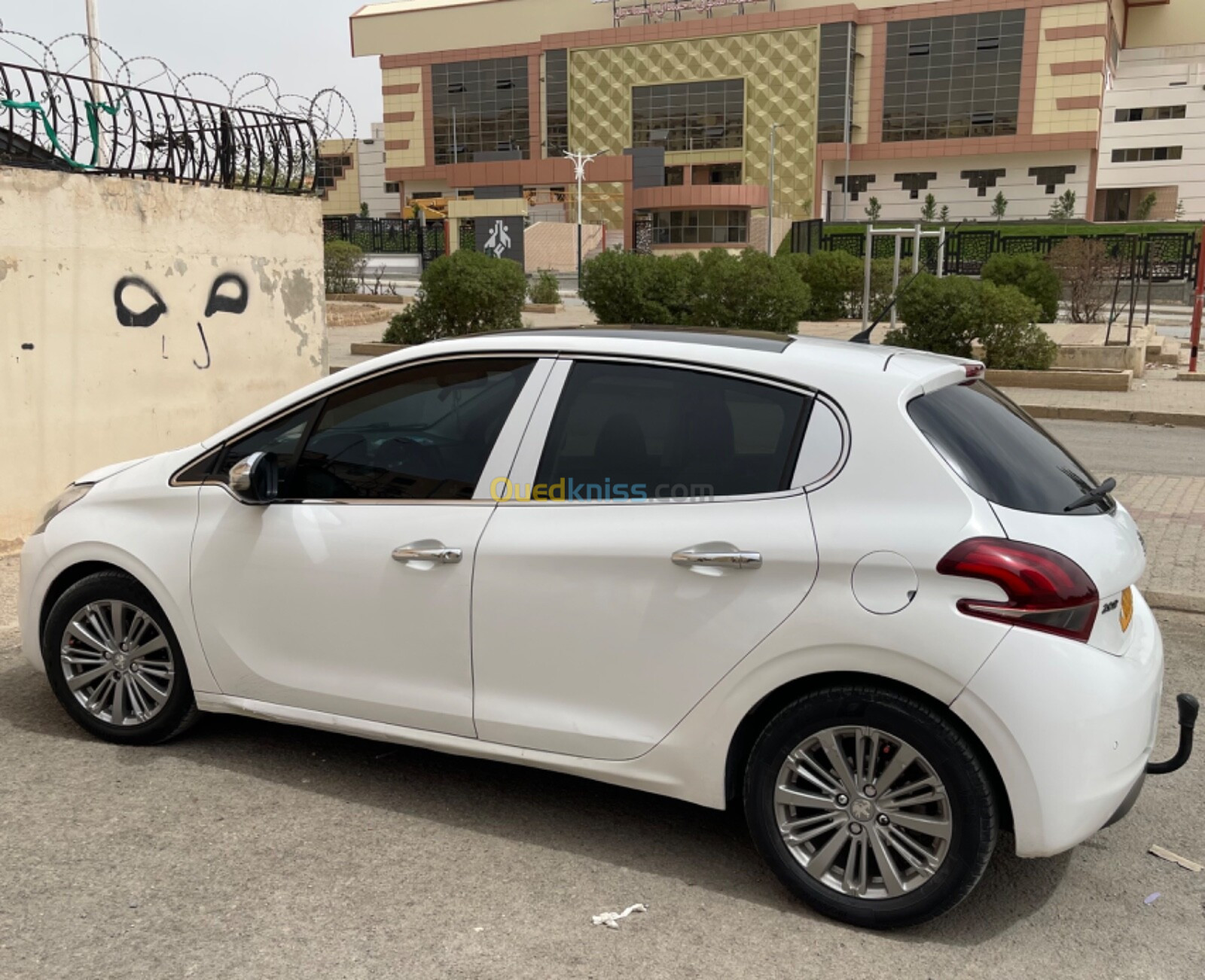 Peugeot 208 2015 Allure Facelift