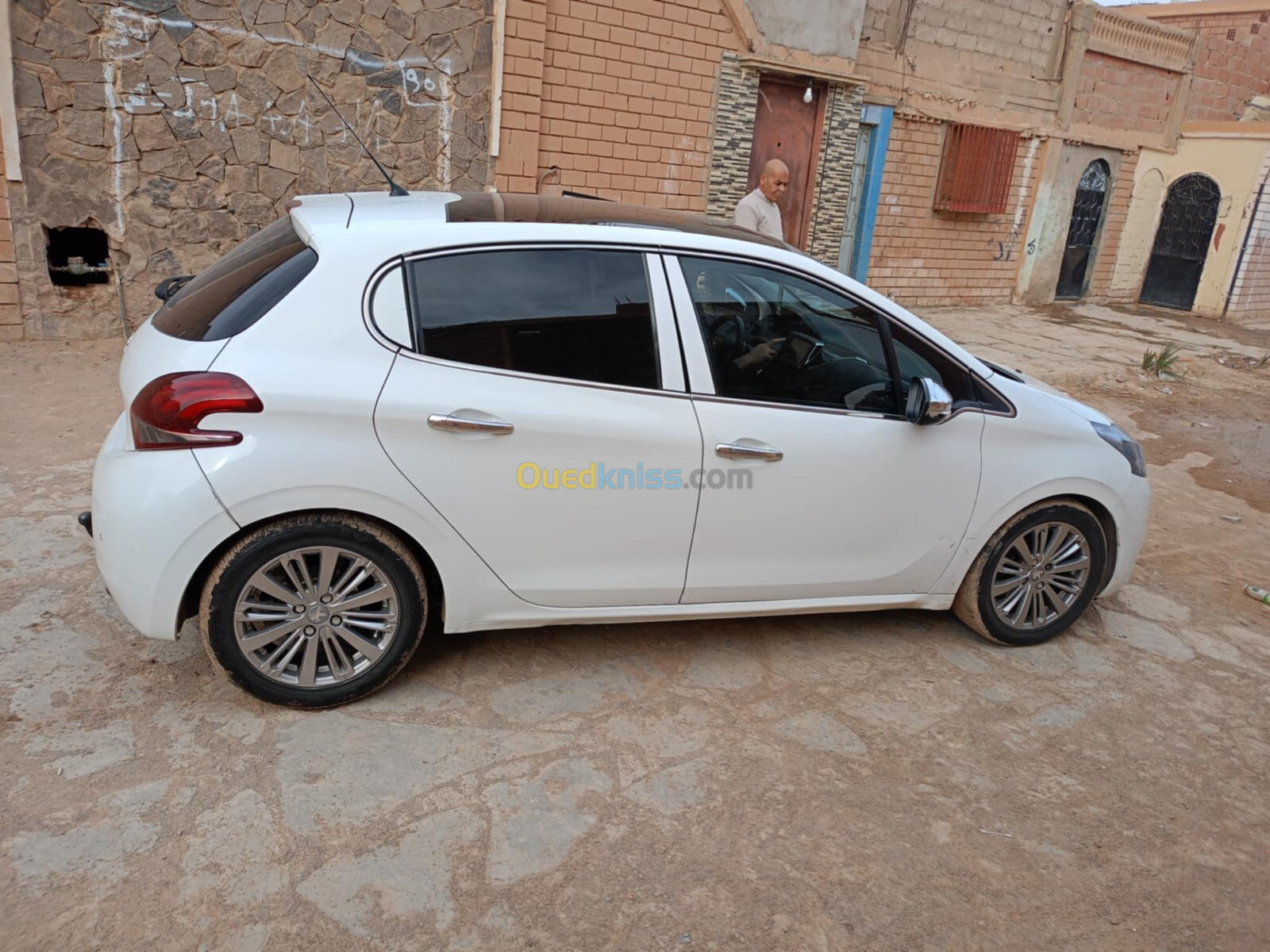 Peugeot 208 2016 Allure Facelift