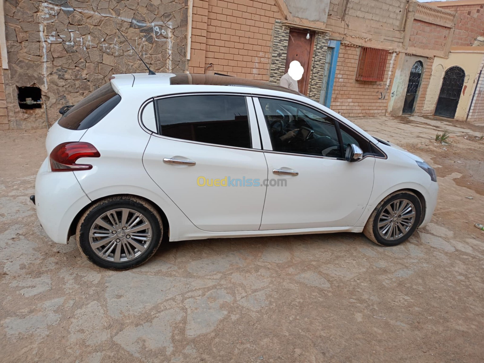 Peugeot 208 2016 Allure Facelift