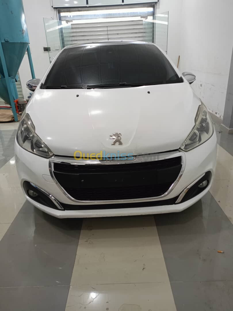 Peugeot 208 2015 Allure Facelift