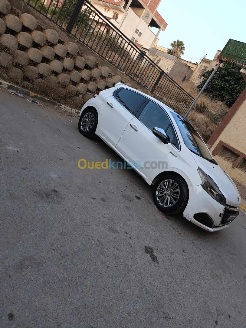 Peugeot 208 2015 Allure Facelift