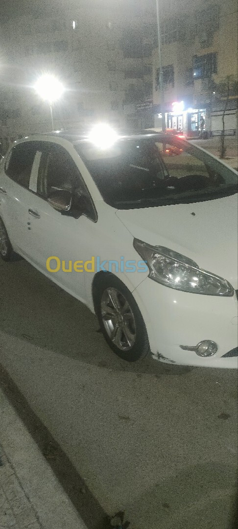 Peugeot 208 2015 Allure