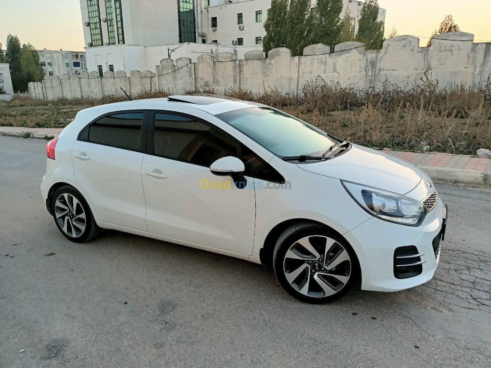 Kia Rio 5 portes 2015 Funny Facelift 