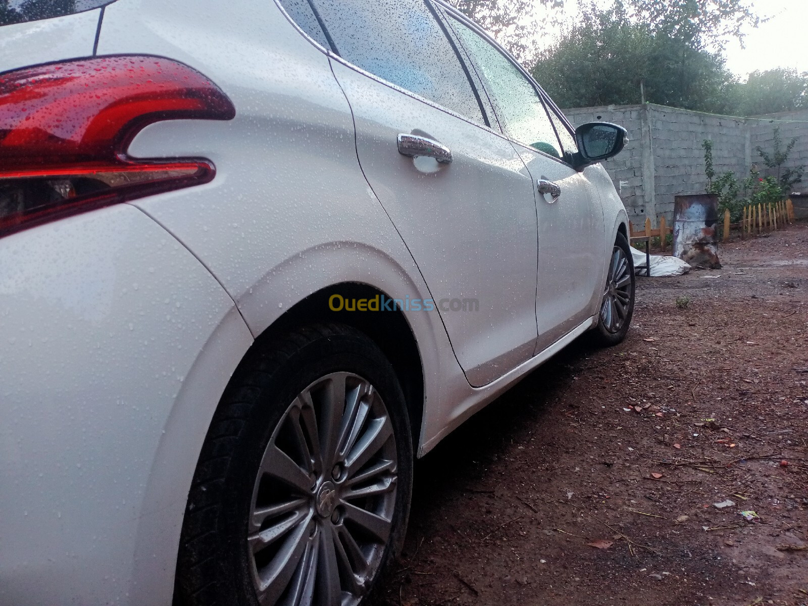 Peugeot 208 2015 Allure Facelift