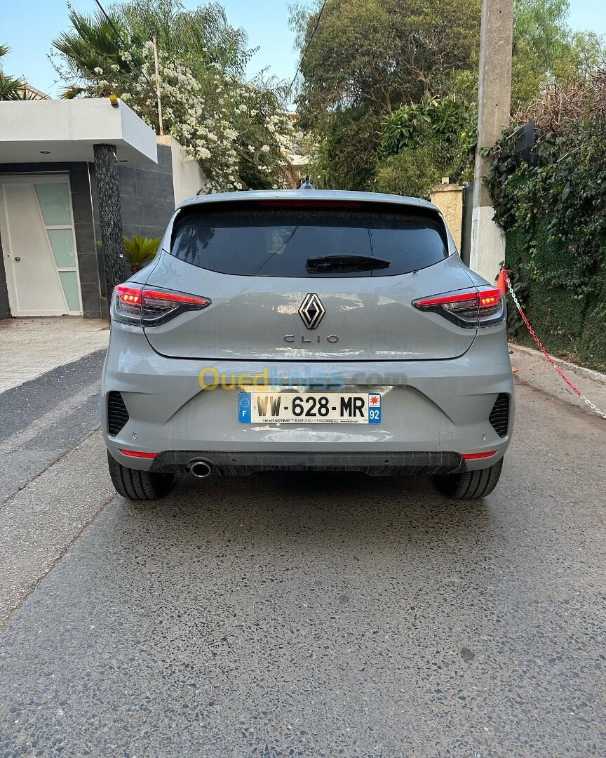 Renault Clio 5 gris nardo 2024 Évolution diesel