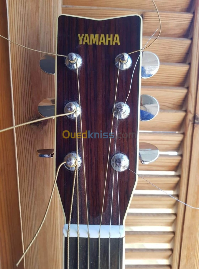 Guitare acoustique yamaha