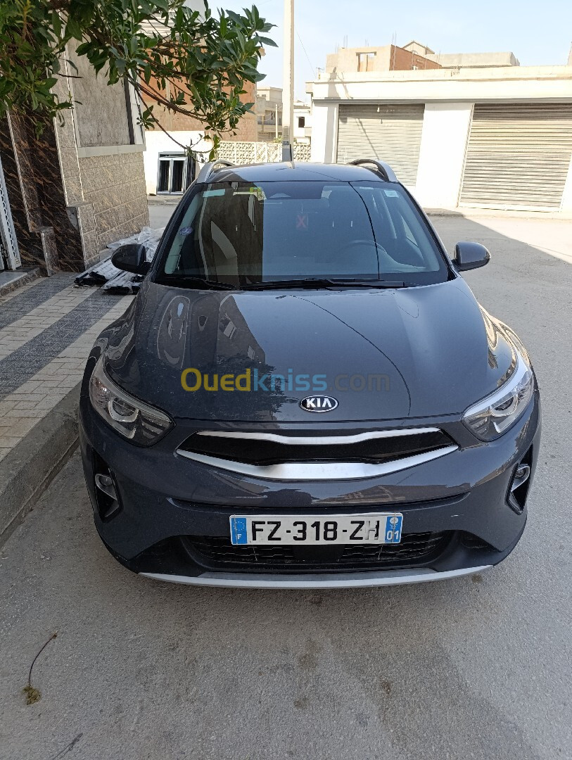 Kia Stonic 2021 -3ans كارت قريز صافية