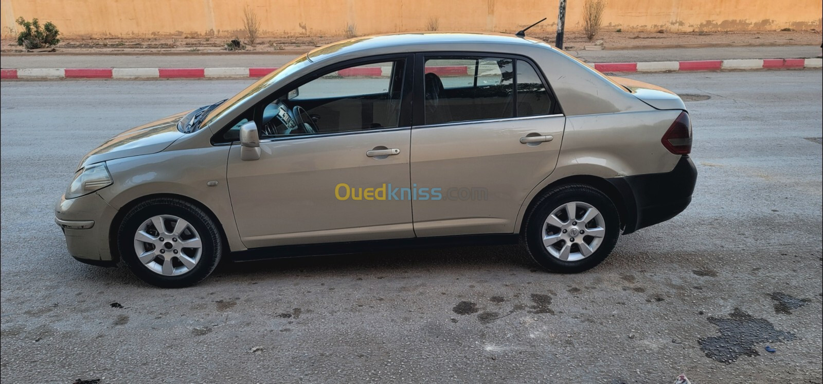 Nissan Tiida 4 portes 2011 