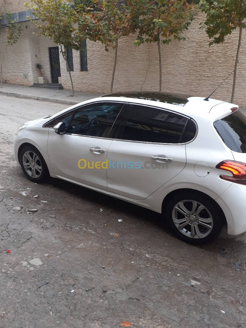 Peugeot 208 2015 Allure