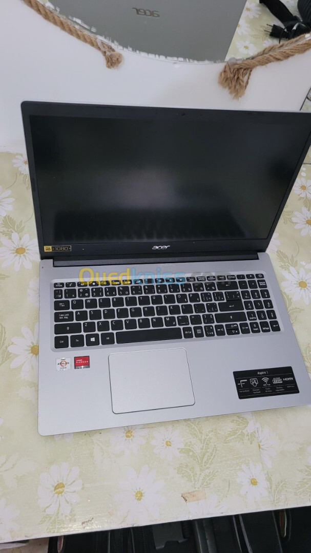 Laptop Acer Aspire 3 AMD Athlon silver 3050 u 2.3Ghz ram: 8Go ssd Nvme: 256Gb